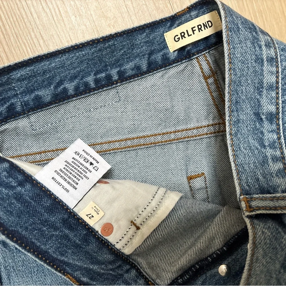 GRLFRND The Bella Low Rise Boyfriend Women Jeans - Picture 3 of 4